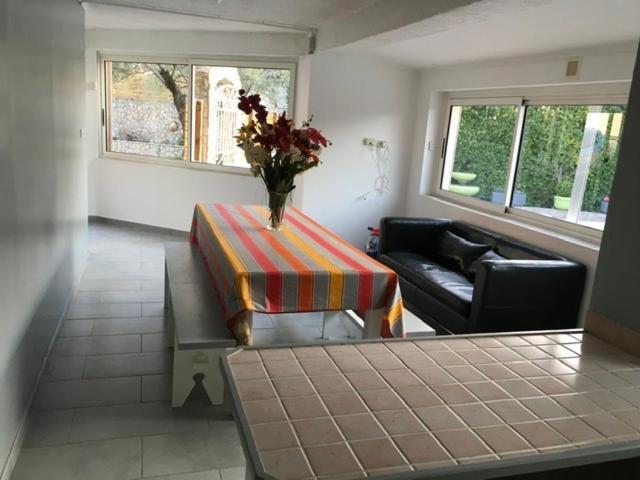 Appartement Rez De Chausse Bollène Екстериор снимка