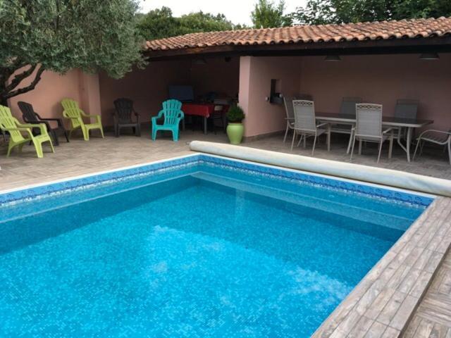 Appartement Rez De Chausse Bollène Екстериор снимка