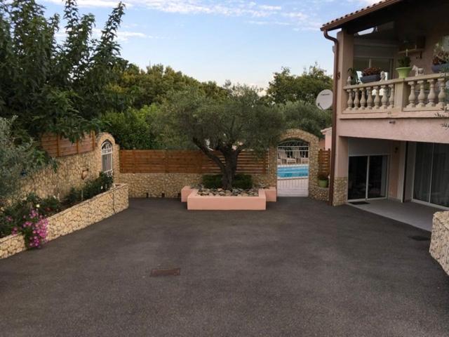Appartement Rez De Chausse Bollène Екстериор снимка